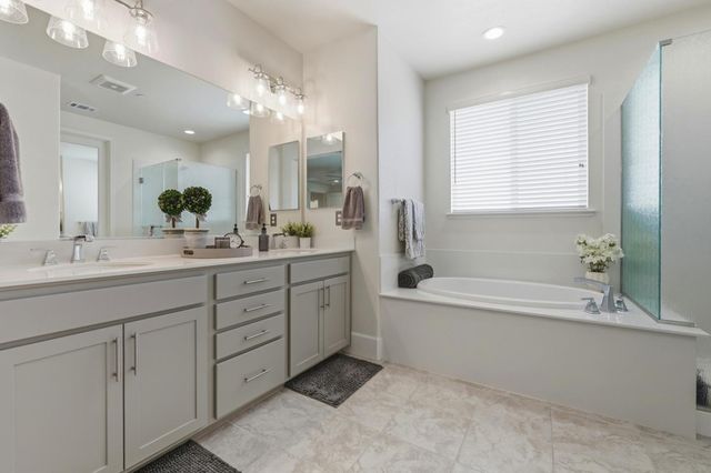1230 Robbies Court, Hollister, CA 95023