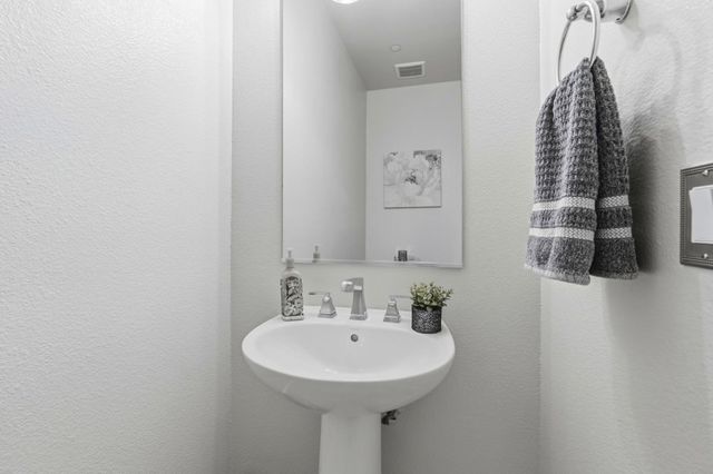 1230 Robbies Court, Hollister, CA 95023