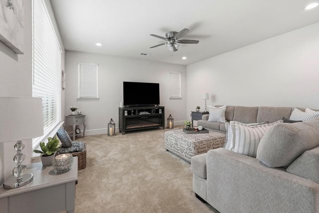 1230 Robbies Court, Hollister, CA 95023