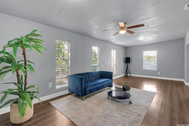 4236 Lonesome Trl, Von Ormy, TX 78073