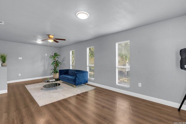 4236 Lonesome Trl, Von Ormy, TX 78073