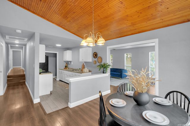 4236 Lonesome Trl, Von Ormy, TX 78073