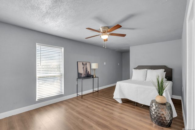 4236 Lonesome Trl, Von Ormy, TX 78073