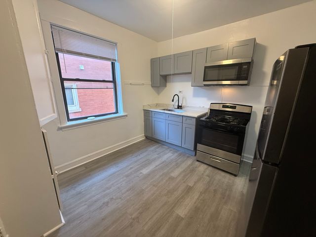 1030 E Hyde Park Boulevard 2, Chicago, IL 60615