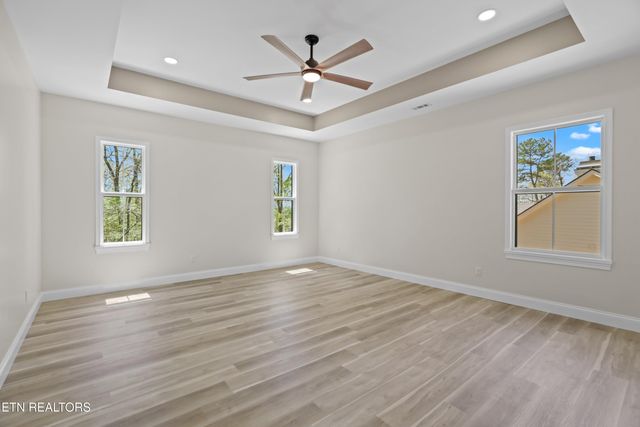 322 Fairway Drive, Dandridge, TN 37725