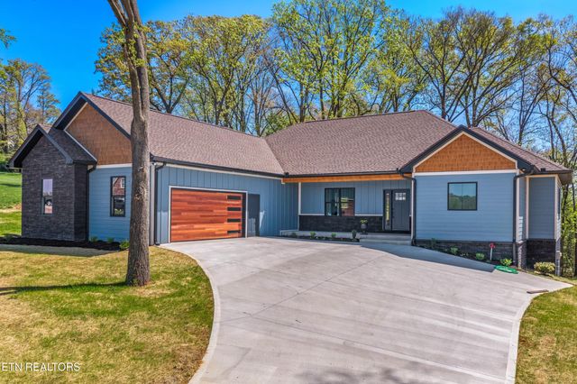 322 Fairway Drive, Dandridge, TN 37725