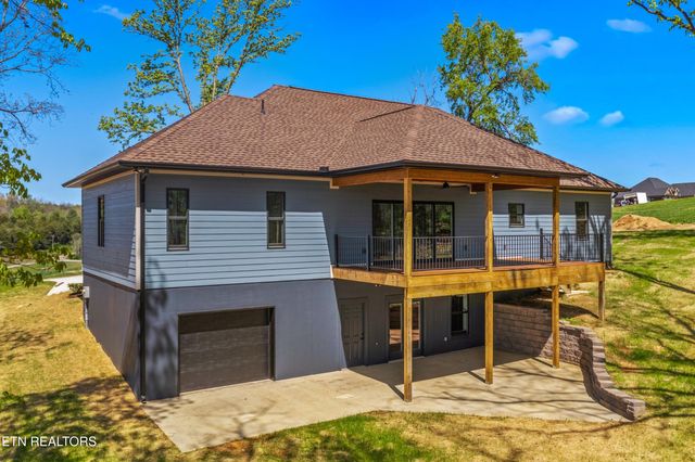 322 Fairway Drive, Dandridge, TN 37725