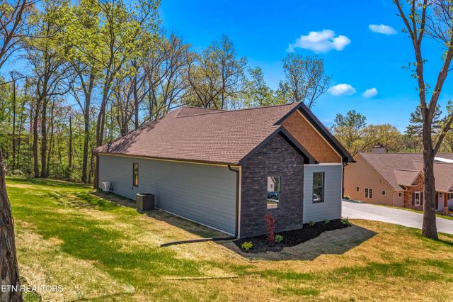 322 Fairway Drive, Dandridge, TN 37725
