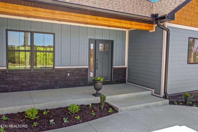 322 Fairway Drive, Dandridge, TN 37725