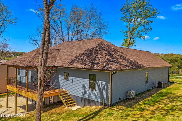 322 Fairway Drive, Dandridge, TN 37725