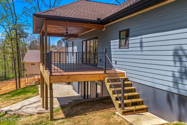 322 Fairway Drive, Dandridge, TN 37725