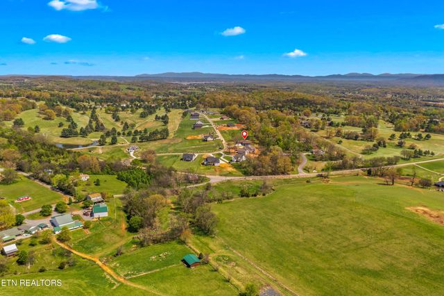 322 Fairway Drive, Dandridge, TN 37725