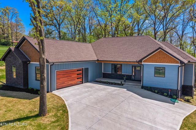 322 Fairway Drive, Dandridge, TN 37725