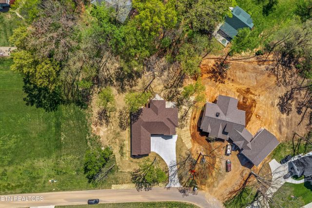 322 Fairway Drive, Dandridge, TN 37725