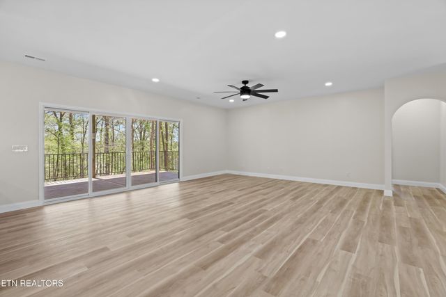 322 Fairway Drive, Dandridge, TN 37725