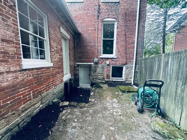 105 S COLUMBUS Street, Somerset, OH 43783