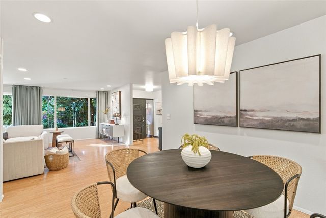 13524 Roosevelt Way N, Seattle, WA 98133