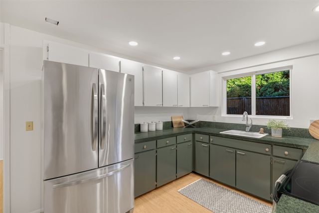 13524 Roosevelt Way N, Seattle, WA 98133