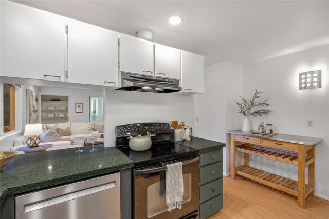 13524 Roosevelt Way N, Seattle, WA 98133