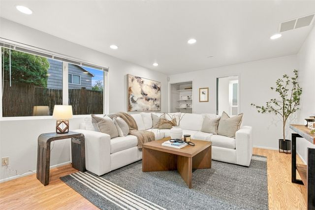 13524 Roosevelt Way N, Seattle, WA 98133