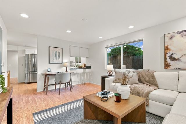 13524 Roosevelt Way N, Seattle, WA 98133