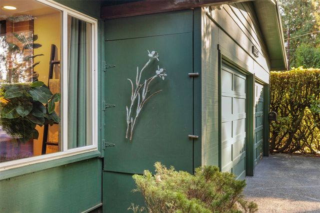 13524 Roosevelt Way N, Seattle, WA 98133