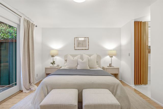 13524 Roosevelt Way N, Seattle, WA 98133
