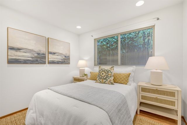 13524 Roosevelt Way N, Seattle, WA 98133