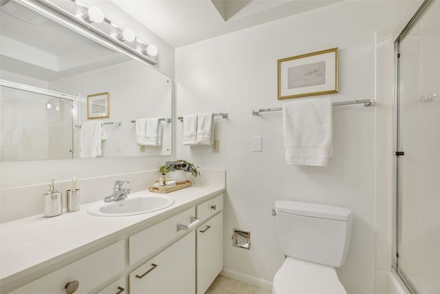 13524 Roosevelt Way N, Seattle, WA 98133