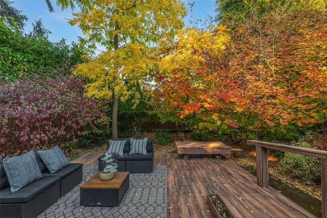 13524 Roosevelt Way N, Seattle, WA 98133