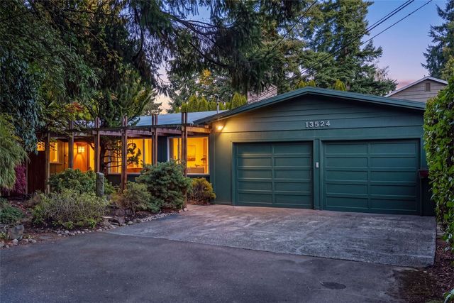 13524 Roosevelt Way N, Seattle, WA 98133