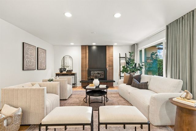 13524 Roosevelt Way N, Seattle, WA 98133