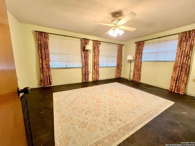 433 Fort Clark Rd, Brackettville, TX 78832