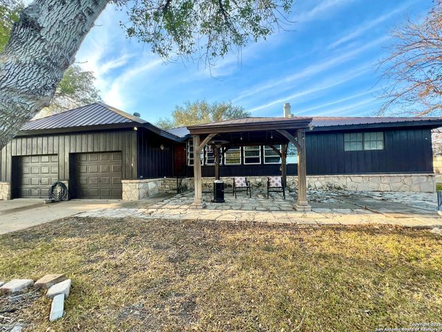 433 Fort Clark Rd, Brackettville, TX 78832