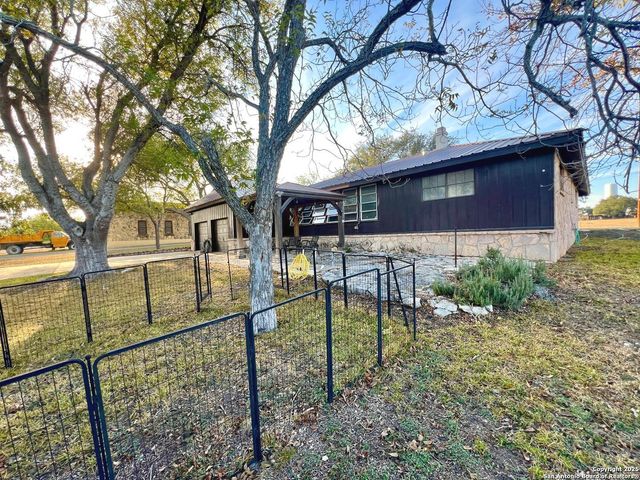 433 Fort Clark Rd, Brackettville, TX 78832