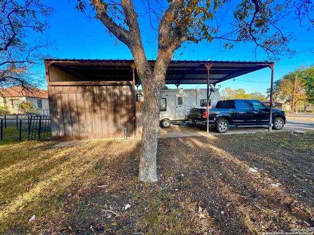433 Fort Clark Rd, Brackettville, TX 78832