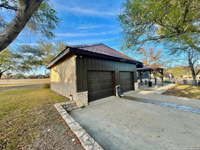 433 Fort Clark Rd, Brackettville, TX 78832
