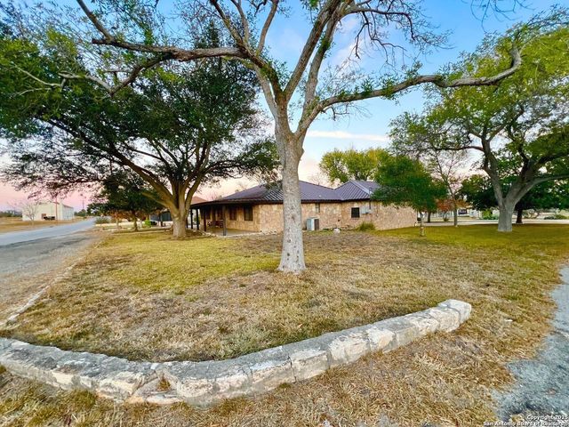 433 Fort Clark Rd, Brackettville, TX 78832