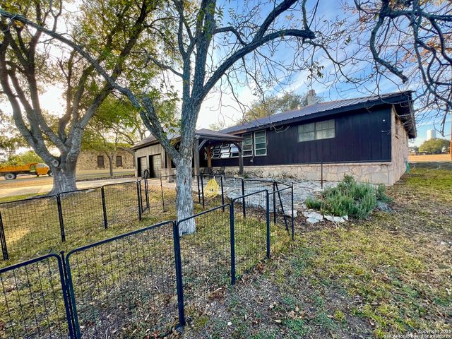 433 Fort Clark Rd, Brackettville, TX 78832