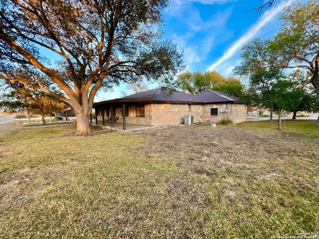 433 Fort Clark Rd, Brackettville, TX 78832