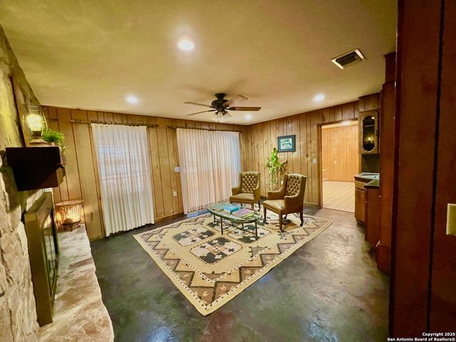 433 Fort Clark Rd, Brackettville, TX 78832