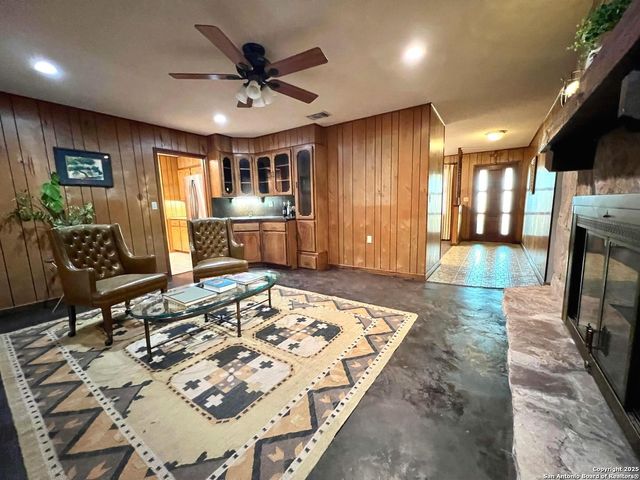 433 Fort Clark Rd, Brackettville, TX 78832