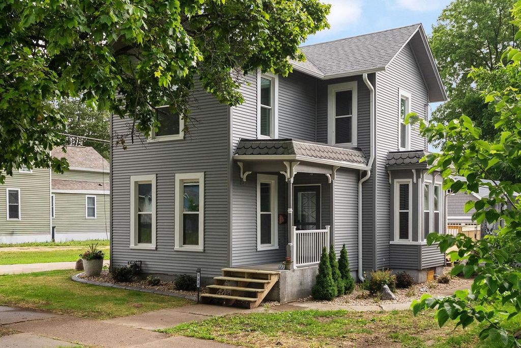 122 S 1st Street, Evansville, WI 53536