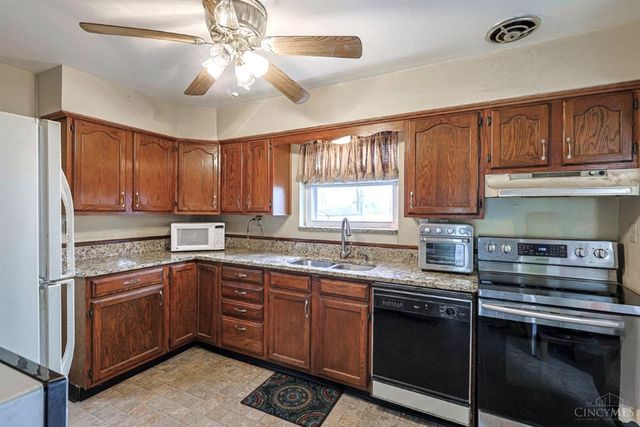 1206 Sycamore Lane, Amelia, OH 45102