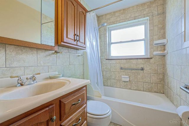 1206 Sycamore Lane, Amelia, OH 45102