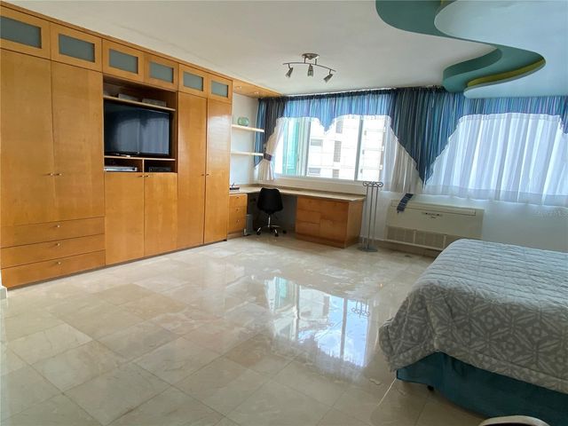 Park Plaza 4429 AVE ISLA VERDE 12, Carolina, PR 00979