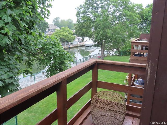103 Mariners Way, Copiague, NY 11726