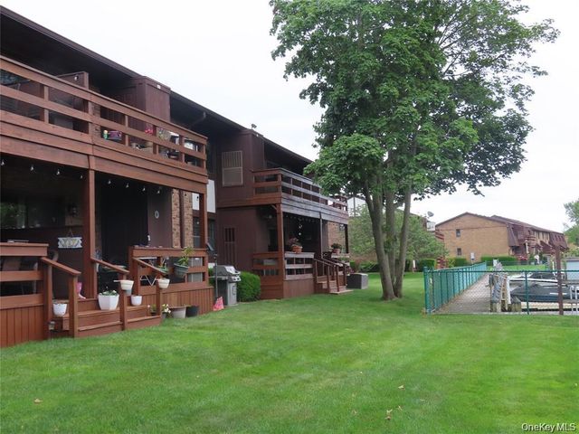 103 Mariners Way, Copiague, NY 11726