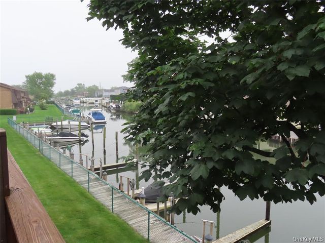103 Mariners Way, Copiague, NY 11726