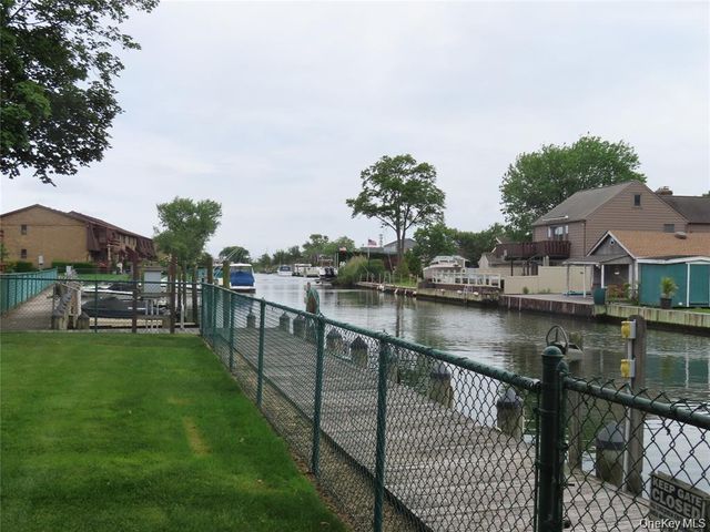 103 Mariners Way, Copiague, NY 11726